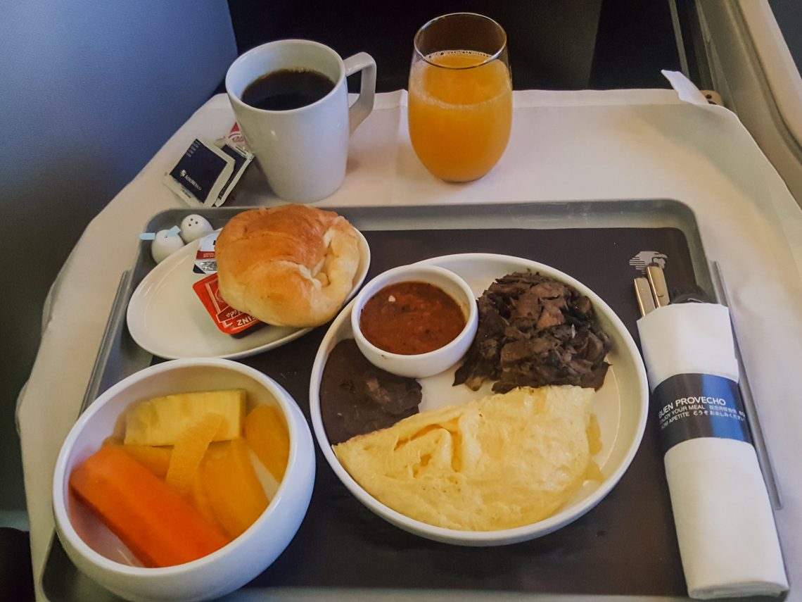 Café da manhã - Aeronave B787-9 Aeromexico classe executiva